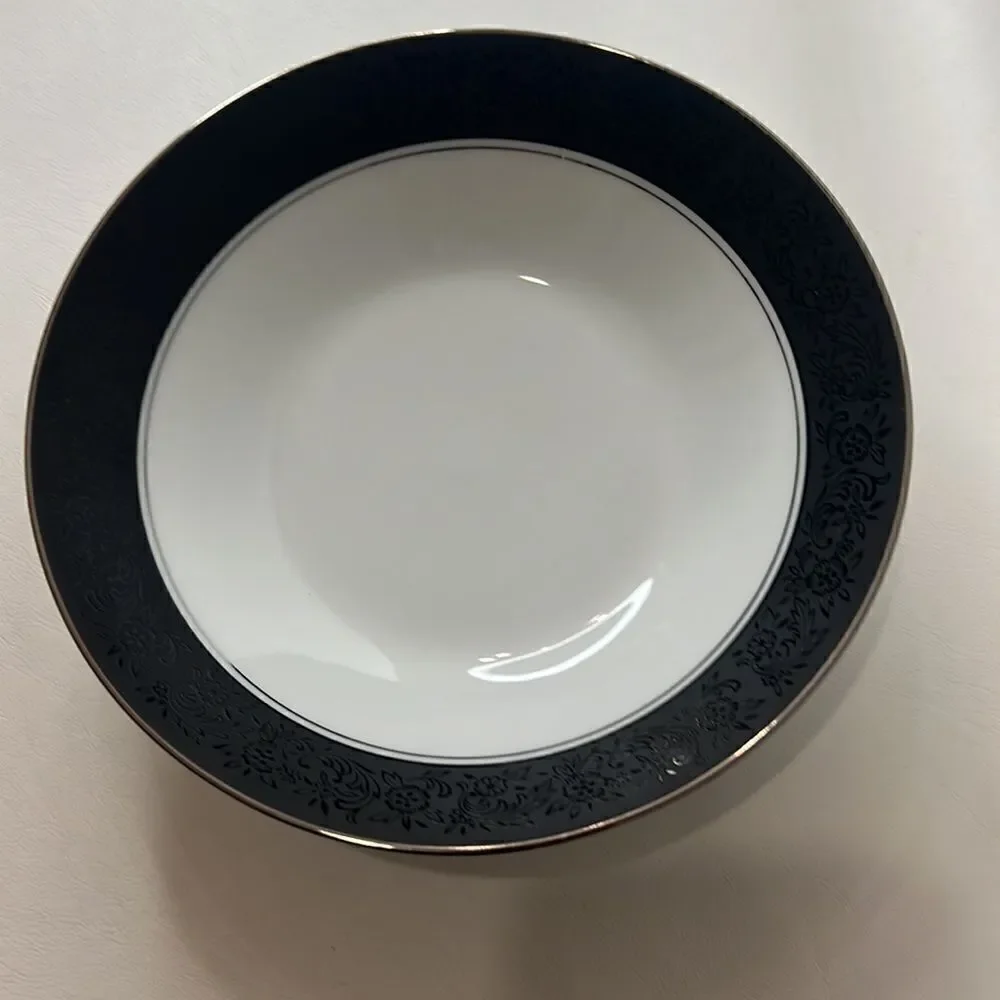 Noritake Soup Bowl White Silver Gray 7 1/4 Round 1 3/4 Tall Japan Mirano Floral